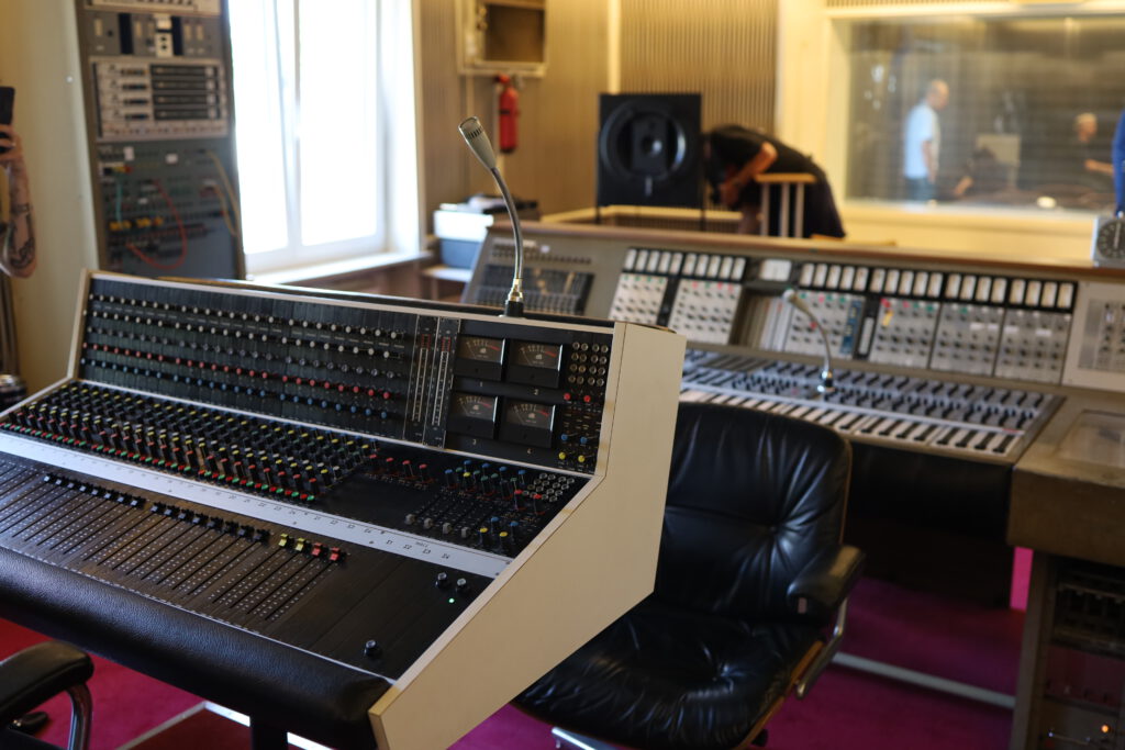 Der Verein MPS Studio e.V. bietet regelmäßig Führungen und kleine Konzerte in den ehemaligen Räumen an.